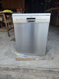 Siemens SN25M837EU/43 is an iQ500 series free-standing dishwasher