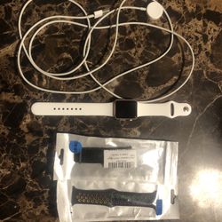 Apple Watch Series 1 38mm Comes With Three Bands