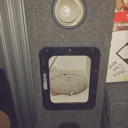 Band pass BassBunm dual 10-in dual port plexiglass good condition subwoofer box. FREE DELIVERY PORTLAND VANCOUVER 