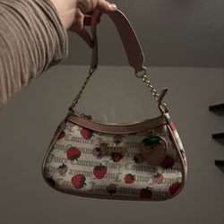 Juicy strawberry shoulder bag