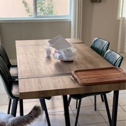 Kitchen table and 4 chairs