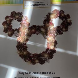 Disney Mickey Mouse Lighted Wreath