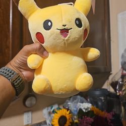Picachu Plushi