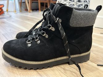 St. John's bay shawna black boots Women's size 10