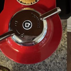 Nespresso Vertuo Coffee Maker.   Like New!