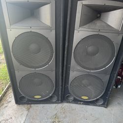 DJ Tech Vegas 218 Dual 15 Three-Way Professional Speaker System"
