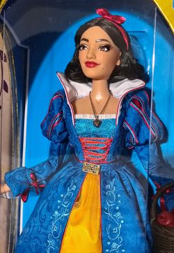NIB!  Snow White DISNEY Collector Doll - Limited Edition of 3900 - 16" inches (2025) .. Comes W/COA