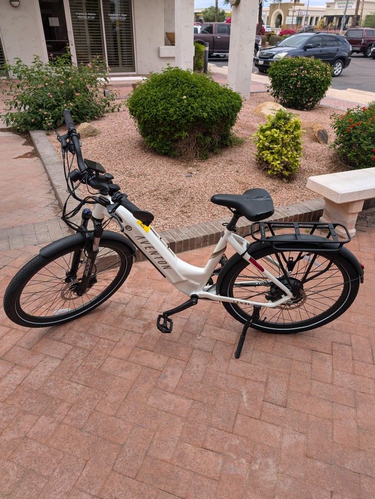 Aventon Level 2  M/L