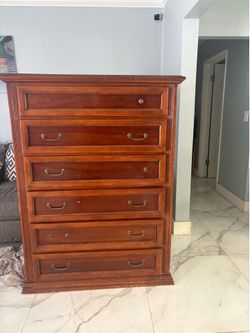 Dresser five drawers real wood