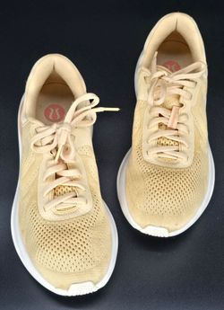 Lululemon Beyondfeel Running Shoes/Sneakers Women Size 9 Harvest Yellow LW9FOCS