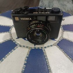 Yashica Electro 35 MM Camera  (Black):