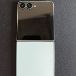 Samsung Galaxy Z Flip 7 256 GB Unlocked Mint Color Excellent Condition 