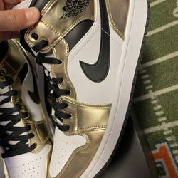 Jordan 1 Mid Metallic Gold Size 11