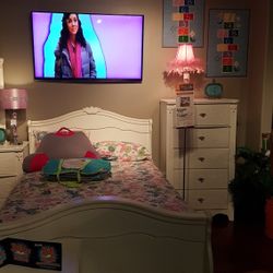 Full Bed With Nightstand, Dresser, Mirror And Mattress