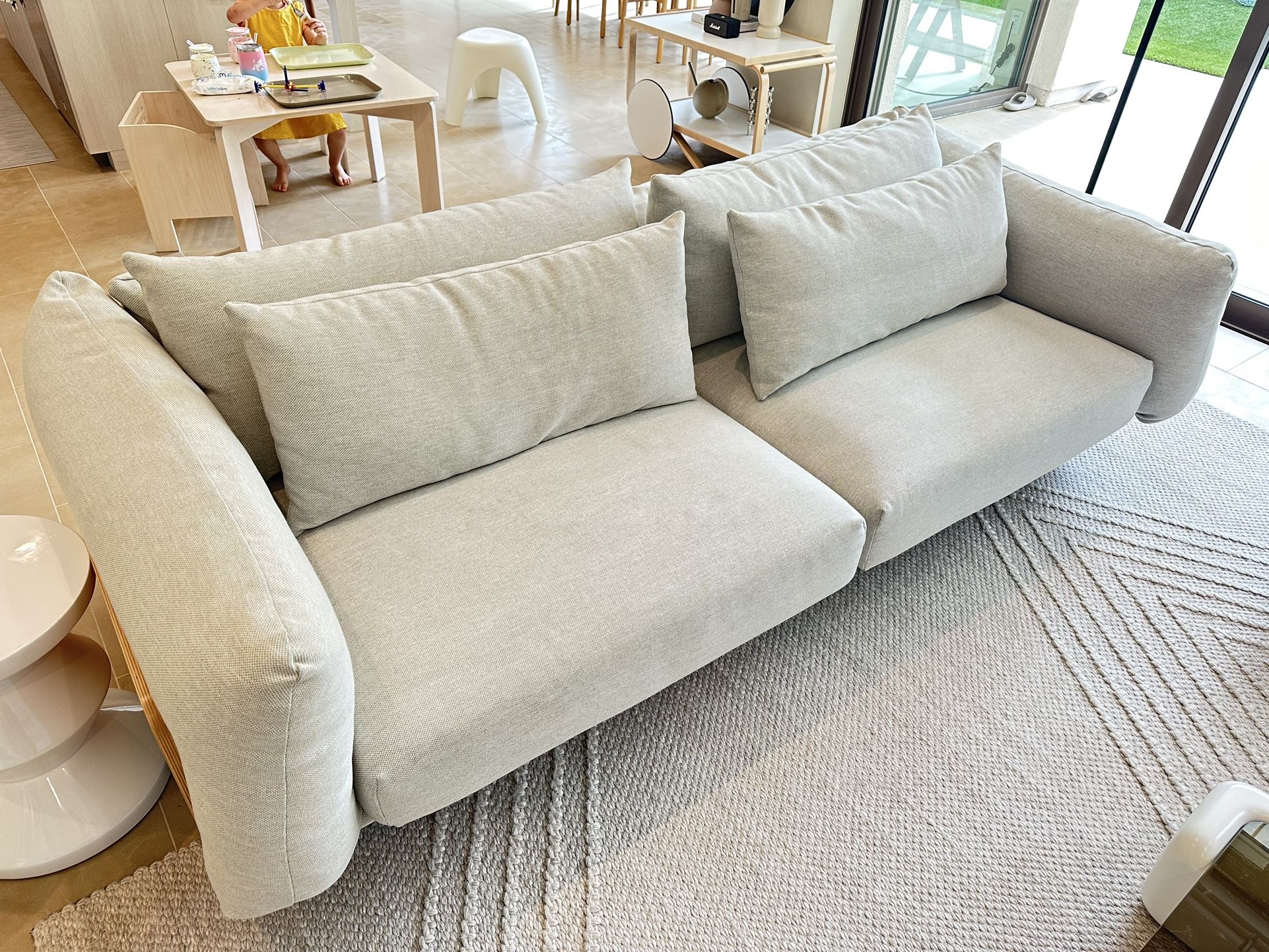 Design Within Reach DWR kapsel sofa Couch 92”*41”*33” Excellent Condition