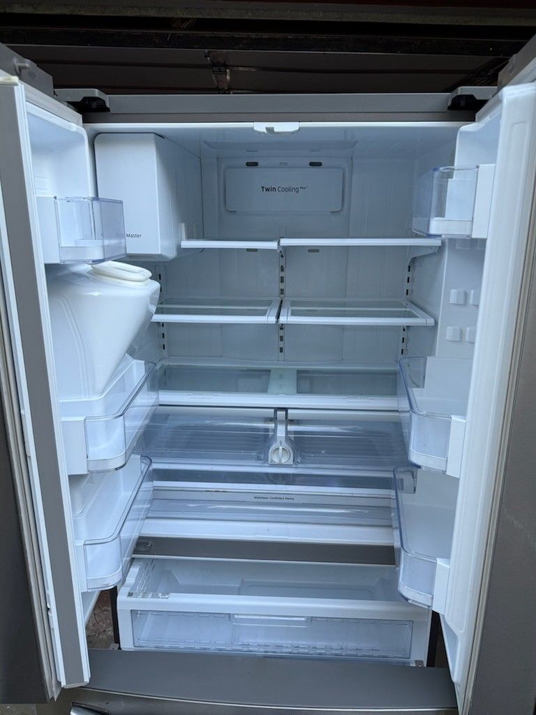 Nice Samsung Fridge In Great Condition $450