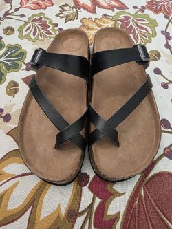 Ladies Sandals ( Size 8.5)
