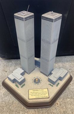Danbury Mint 9/11 World Trade Center WTC Twin Towers Commemorative Missing Flag