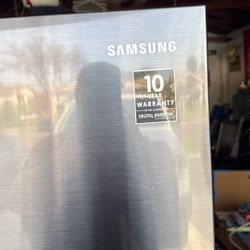 18 Cubic Ft Refrigerator 