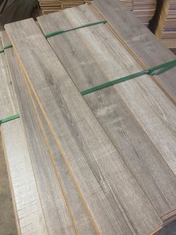 LAMINATE FLOORING