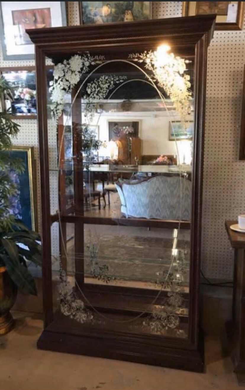 Cherry Light-Up Display / Curio Hutch w Glass Shelves & Etched Glass