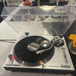 Audio Technica -  AT-LP120-USB Turntable