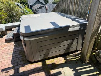 FREE Hotspring Highlife 3 person hot tub
