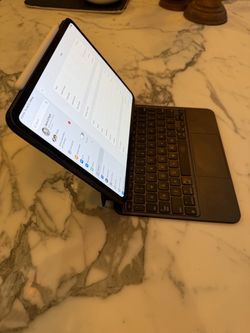 Apple iPad Pro with Magic Keyboard M4 11 inch