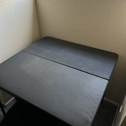 Foldable desk
