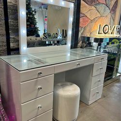 Avery 3 Piece Vanity Set & Financing Available 