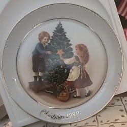 1982 Avon Christmas Plate