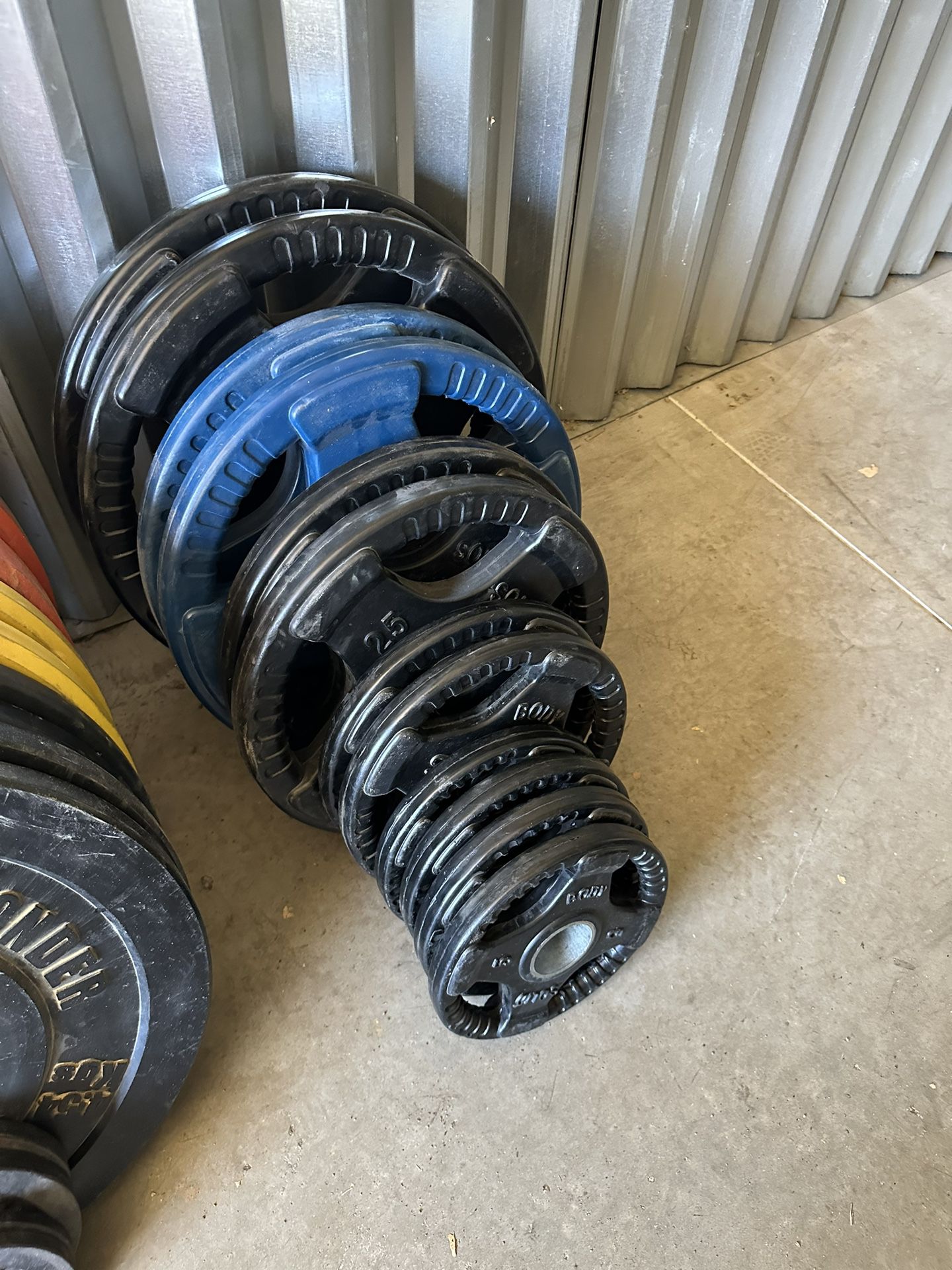 250lb rubber coated Olympic weight set- body solid