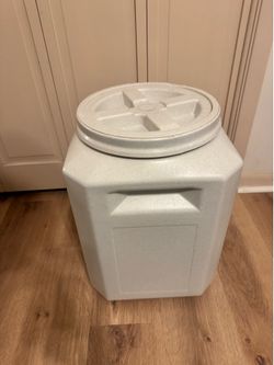 🐾 50 lb (20” tall) Pet Food Storage Container with Airtight Lid 🐾
