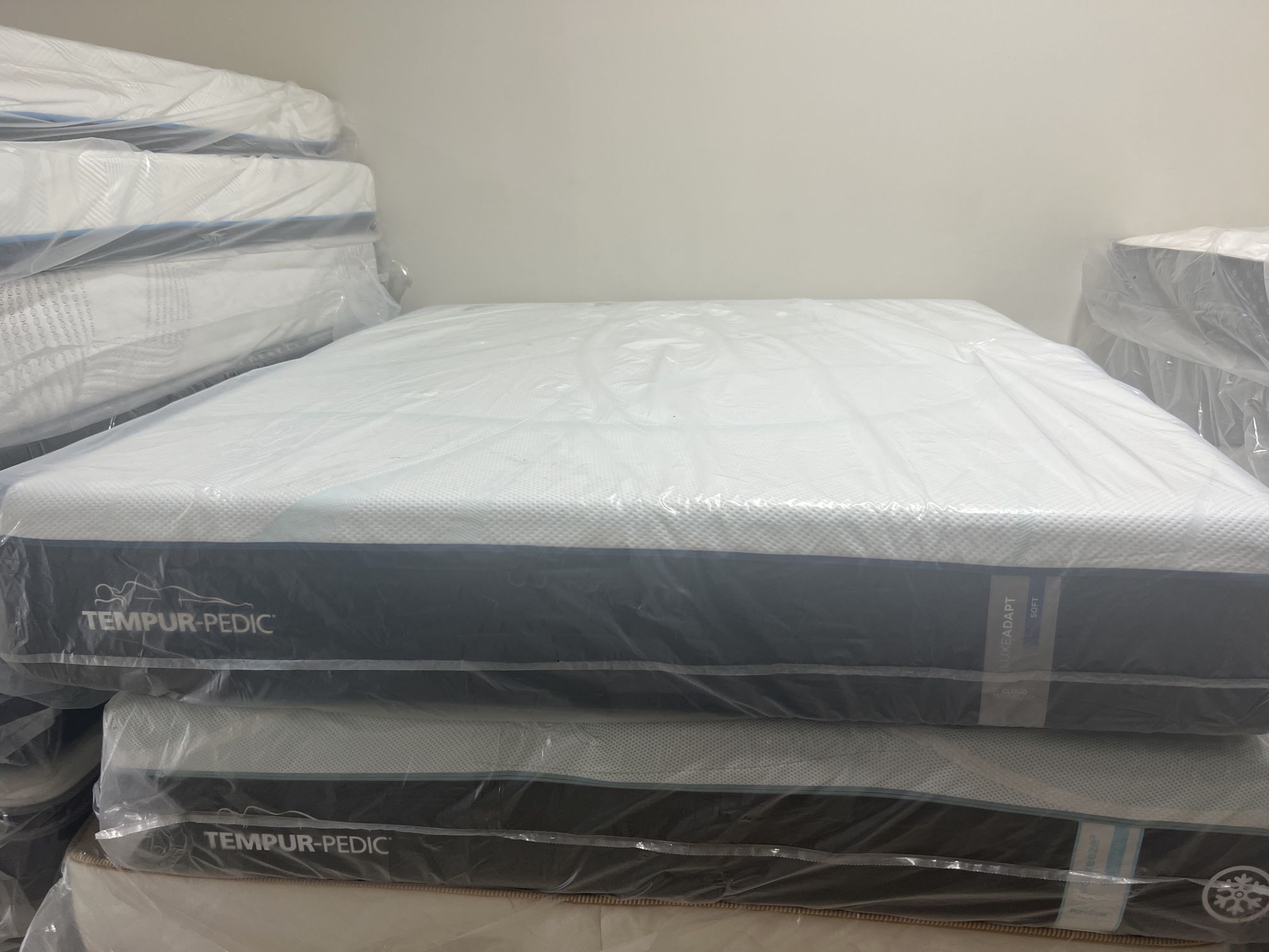 King Mattress Tempurpedic LuxeAdapt Soft ✅