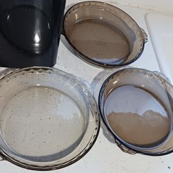 3 PYREX BAKING DISHES/PIE PLATES, 1 IS LIGHT BROWN IN COLOR, 2 ARE A DARKER BROWN, NO CRACKS