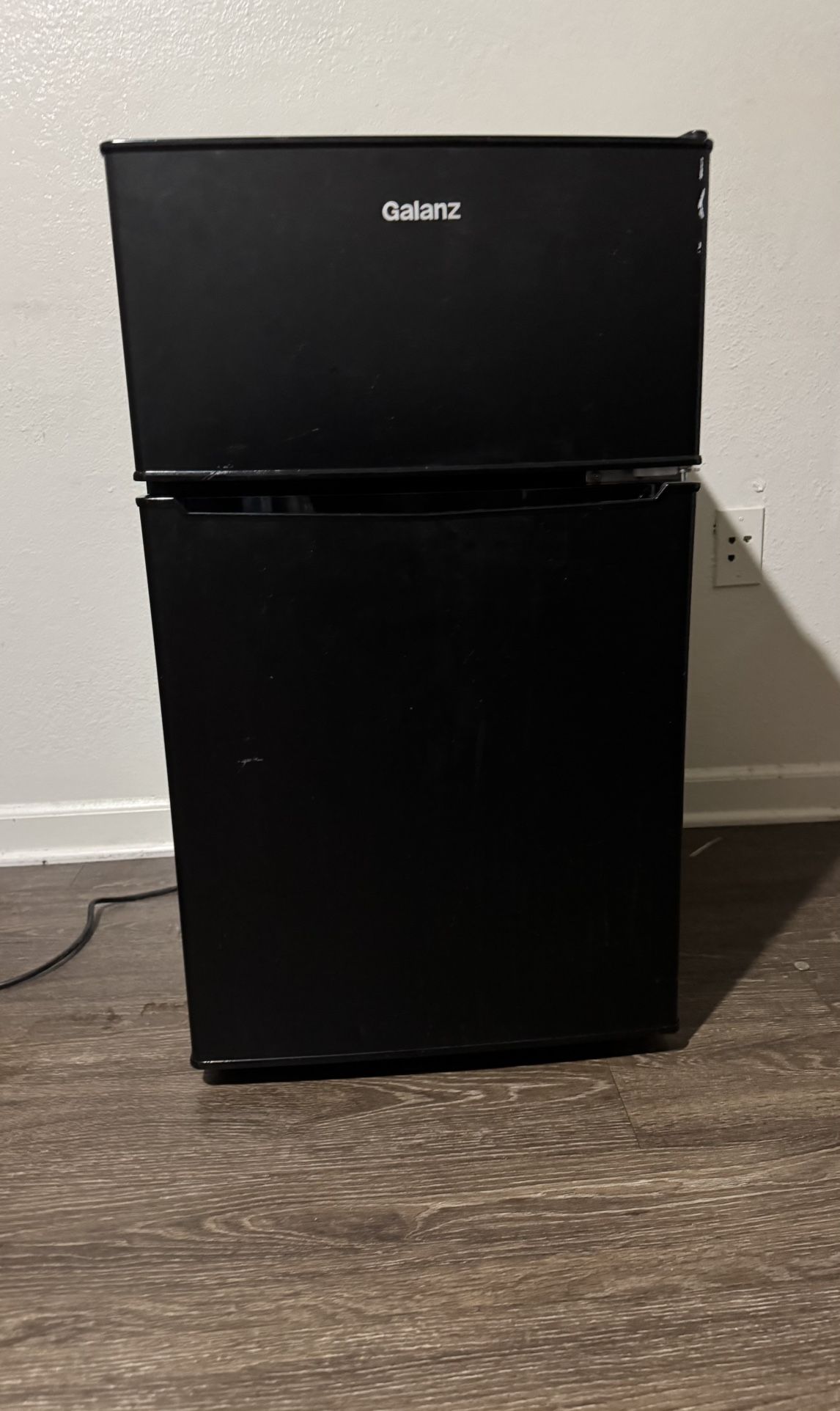 Galanz 3.1 Cu ft Two Door Mini Fridge with Freezer, Stainless, Estar