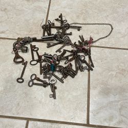 Lot Of Skeleton Keys.
