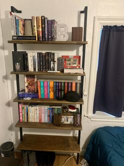 Mounting Bookshelf