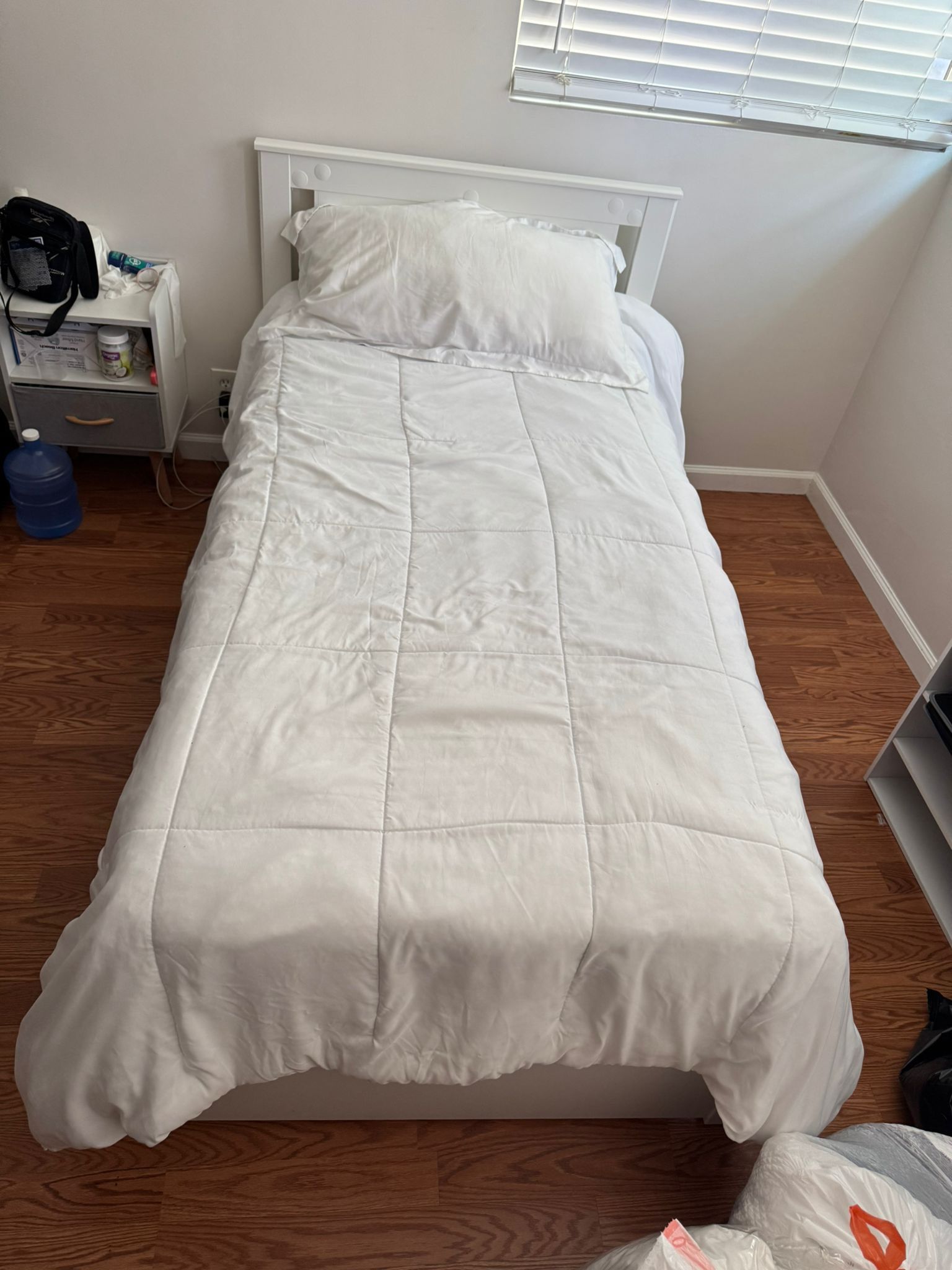 TWIN BED