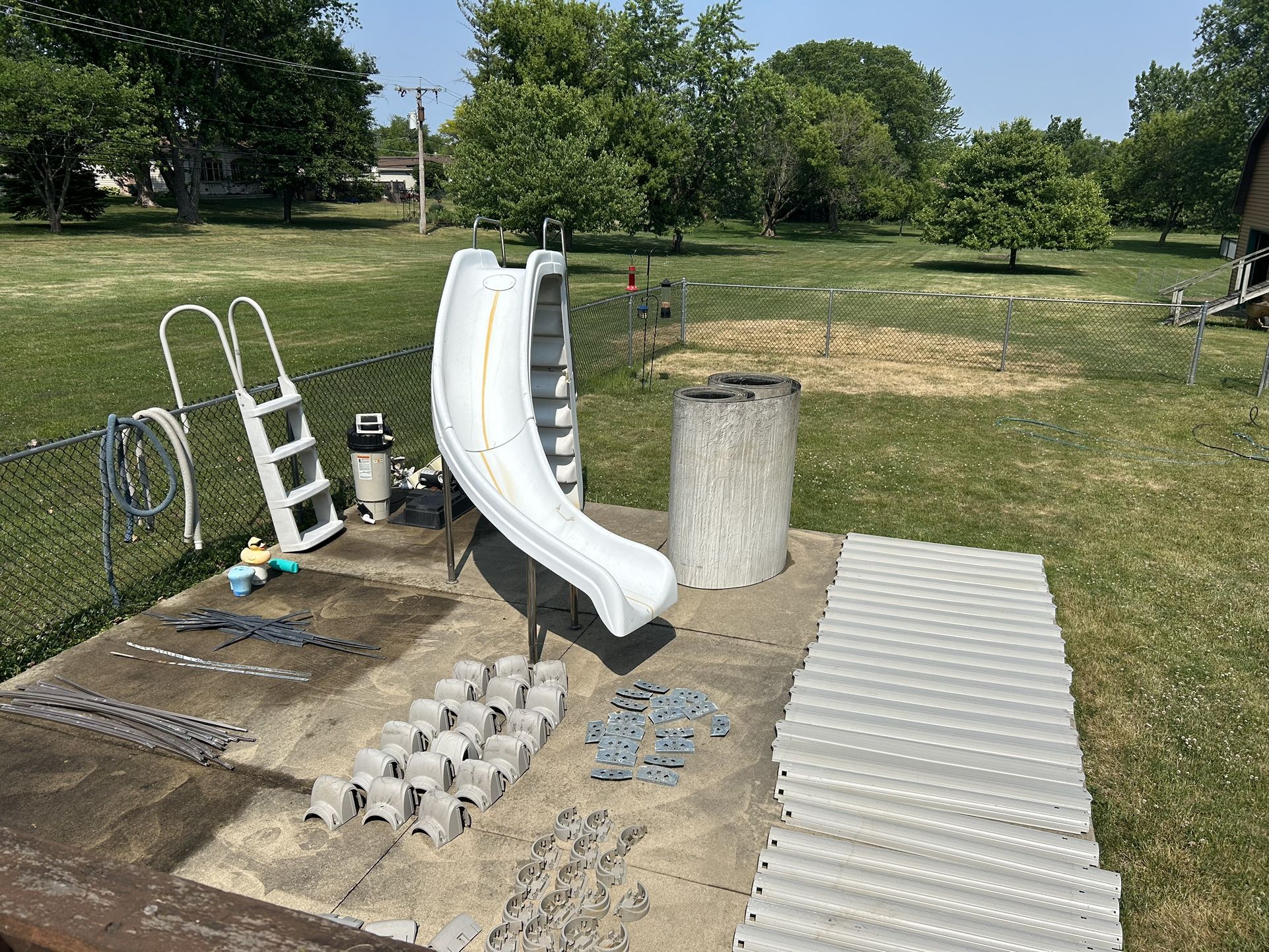 Used 27 Foot Round x 52 inches Above Ground Pool for Sale in Tinley