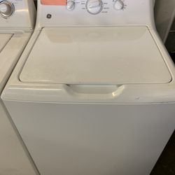 Ge Washing Machine White King Size Great Condition .    Warehouse pricing.  Warranty . Delivery Available . 2522 Market st. 33901 