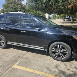 2017 Nissan Pathfinder Color Negro Interior Negro 106000 Millas Titulo Rebuild  En Perfectas Condisiones 