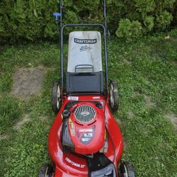 Craftsman Self-propelled Lawnmower With Bag 