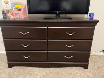 Queen size bed and dresser