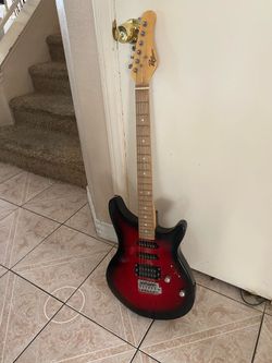 Rogue RR100 Rocketeer Electric Guitar