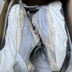 Yeezy Boost 700 Men’s 10
