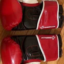 Boxe Gloves Rival Never used (14 oz), very beautiful and good   Text me: (contact info removed) Valmir