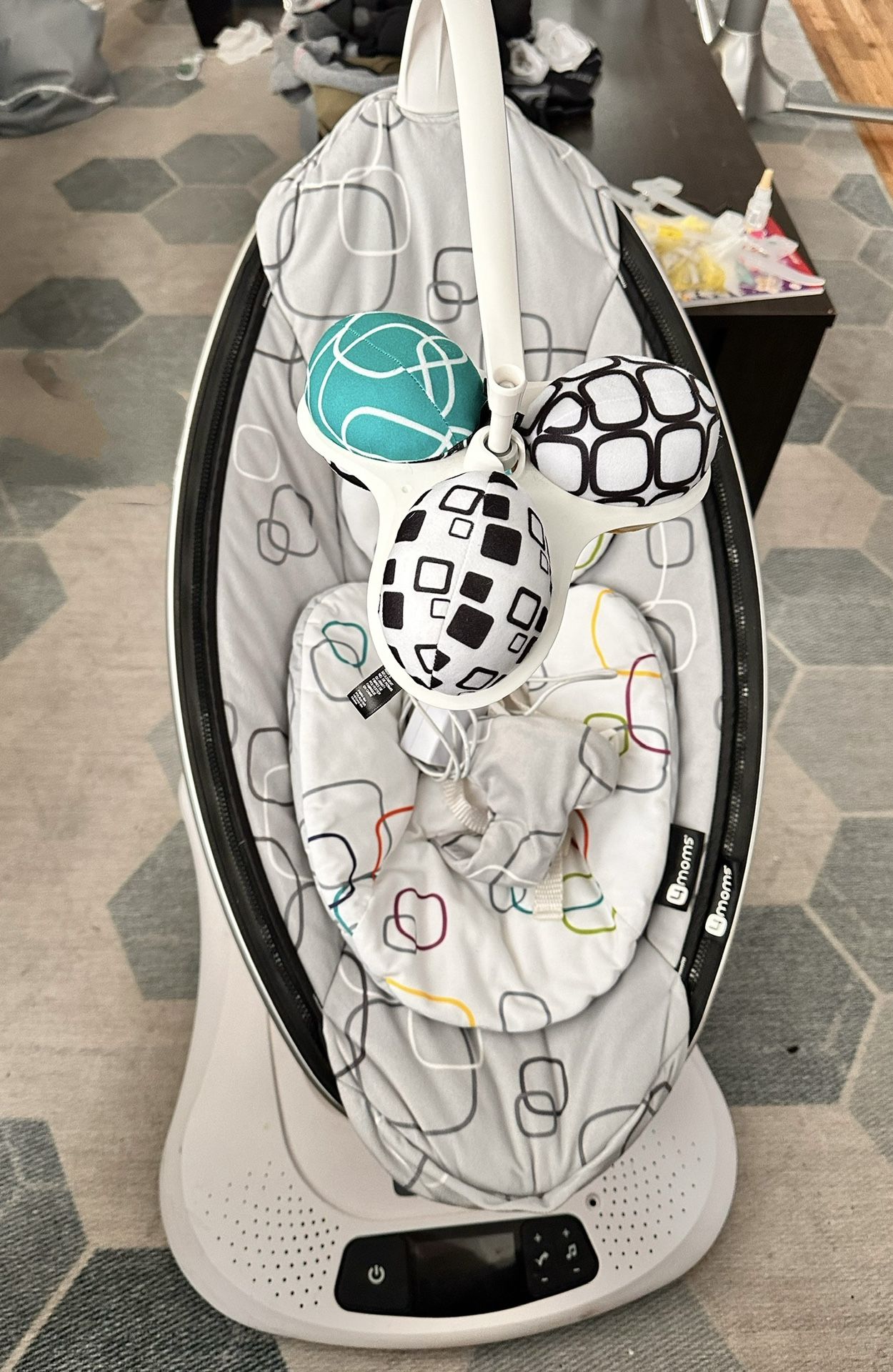 4moms Mamaroo Baby Swing With Newborn Insert 