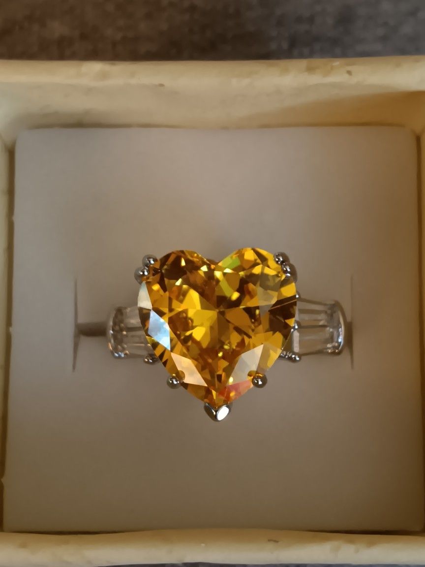 Size 6 Canary Heart White Baguettes Sterling Silver Setting