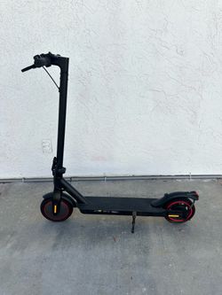 Electric Scooter - Like New - Needs Rear Tire Repair